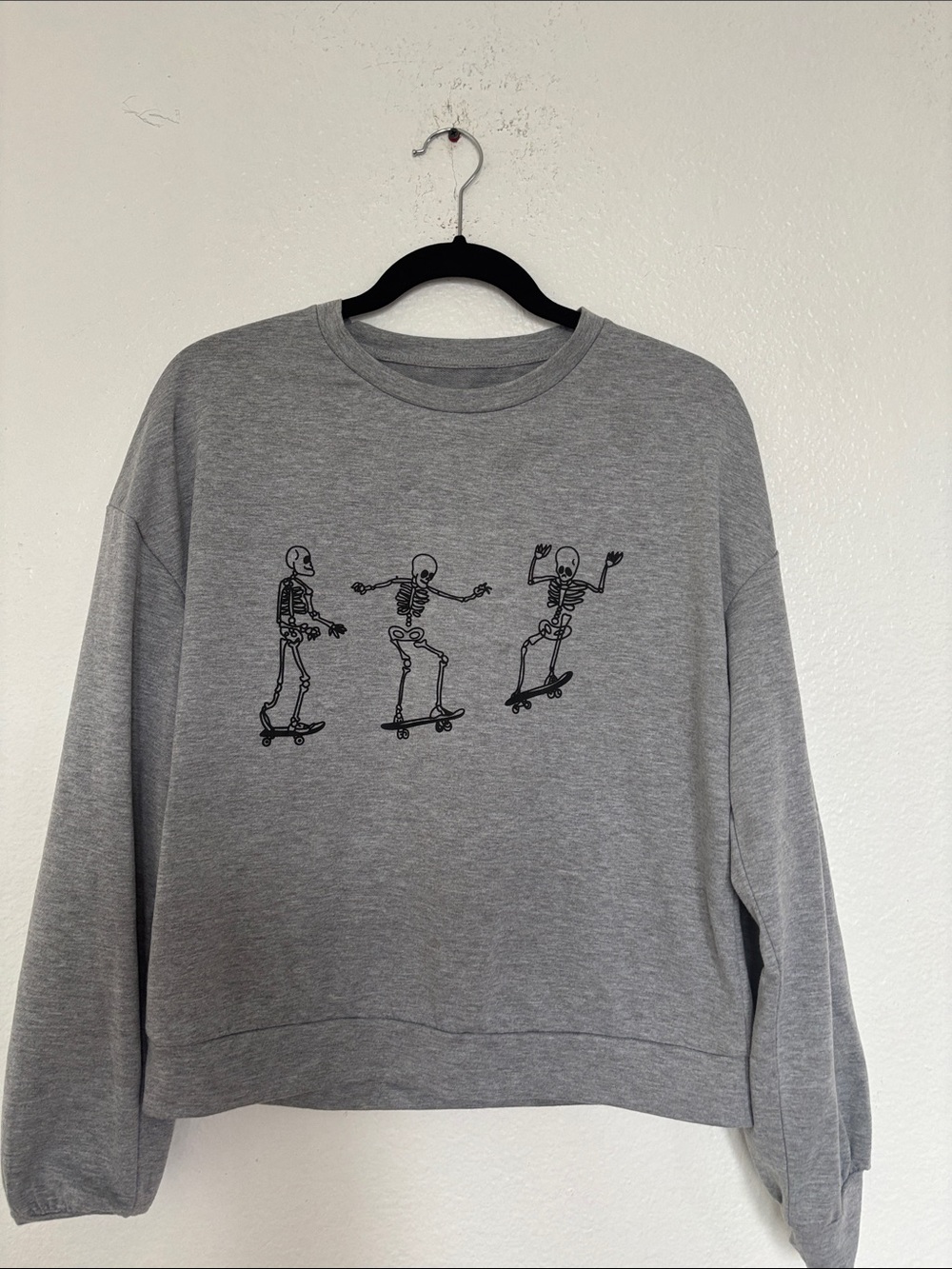 Women’s Grey Skeleton Skate Crewneck Sweatshirt size S